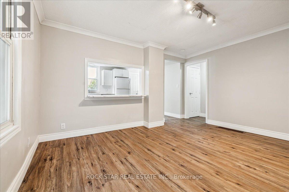 Photo 20 of 223 Weir Street N, Hamilton ON