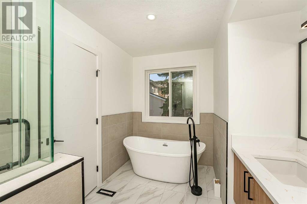 Single Family House for Sale in  Sandringham Road NW Sandstone Valley Calgary 