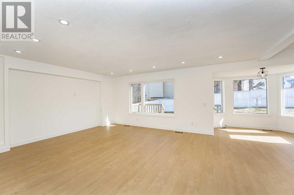 Single Family House for Sale in  Sandringham Road NW Sandstone Valley Calgary 