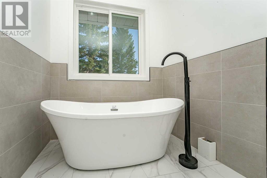 Single Family House for Sale in  Sandringham Road NW Sandstone Valley Calgary 