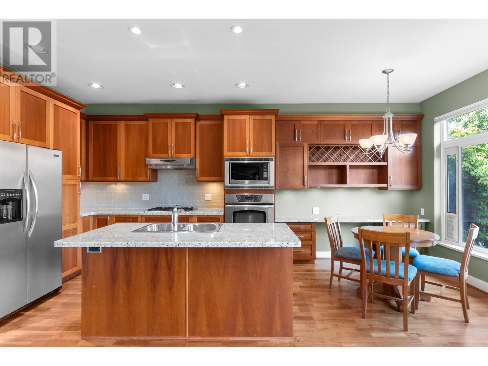 Photo 15 of 39 5300 Admiral Way, Delta BC