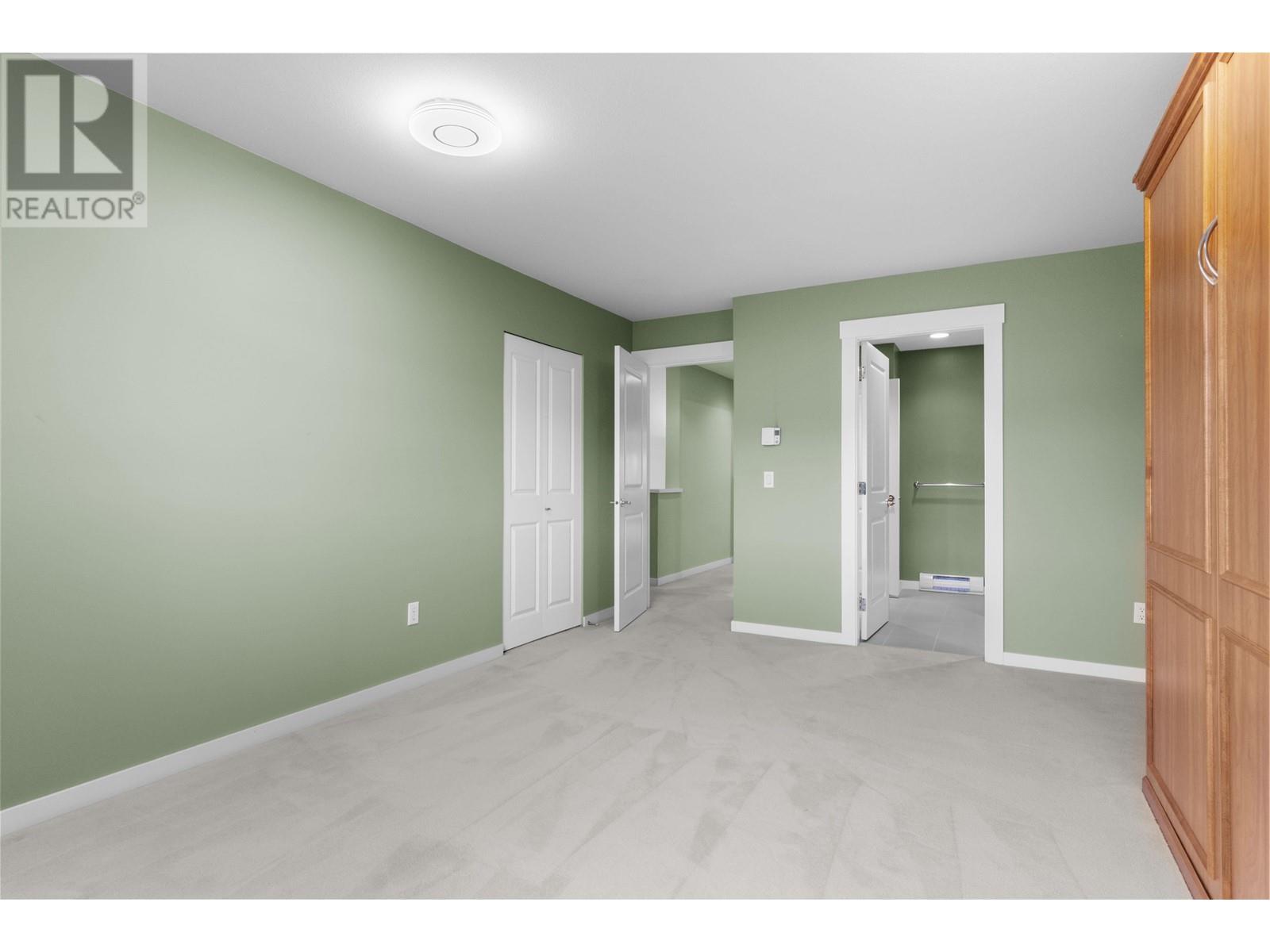 Photo 24 of 39 5300 Admiral Way, Delta BC