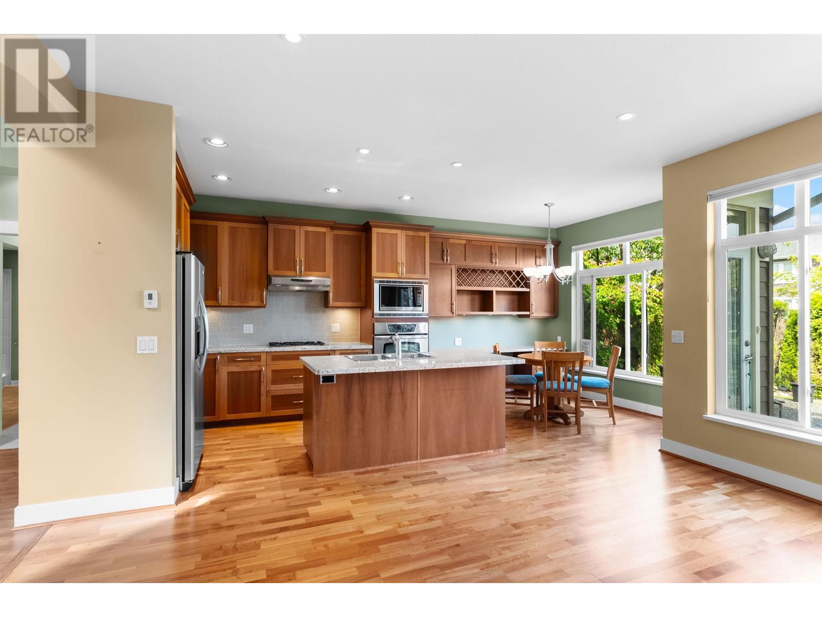 Photo 11 of 39 5300 Admiral Way, Delta BC