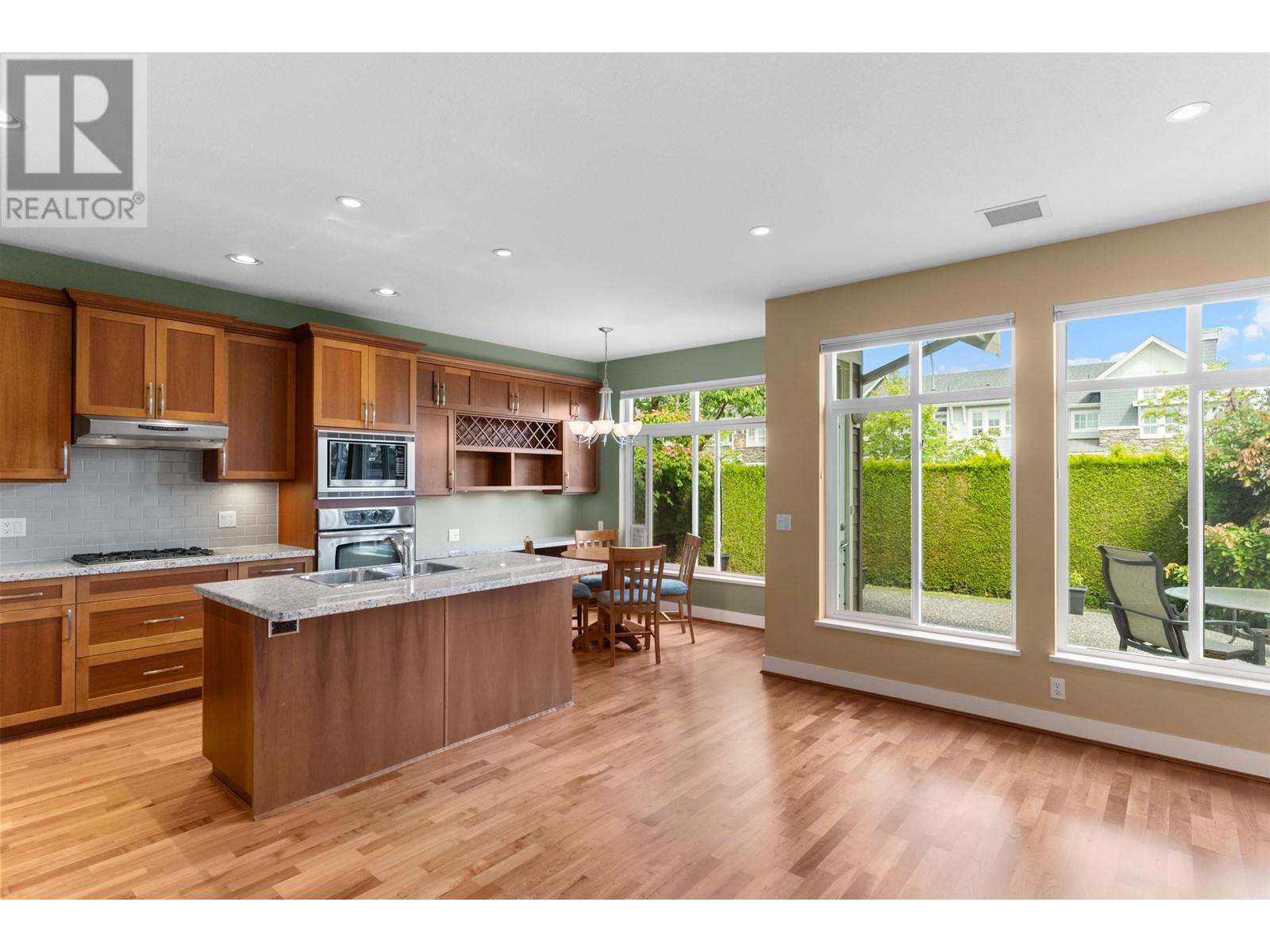 Photo 10 of 39 5300 Admiral Way, Delta BC