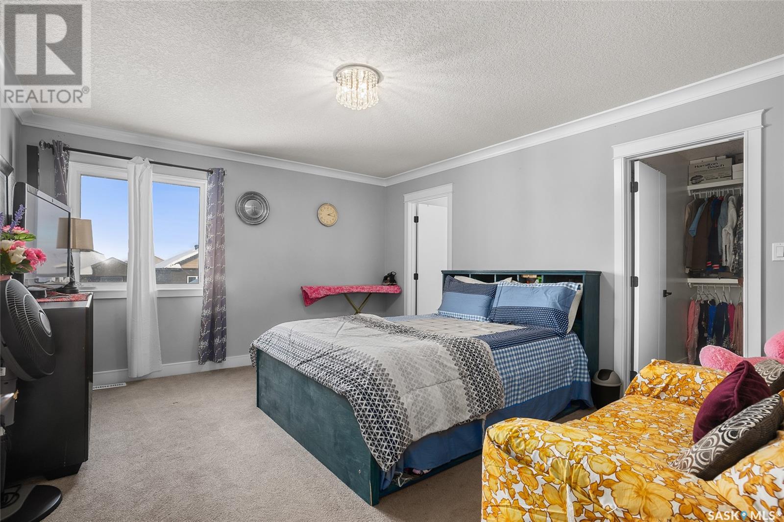 Photo 31 of 215 Ells Crescent, Saskatoon SK