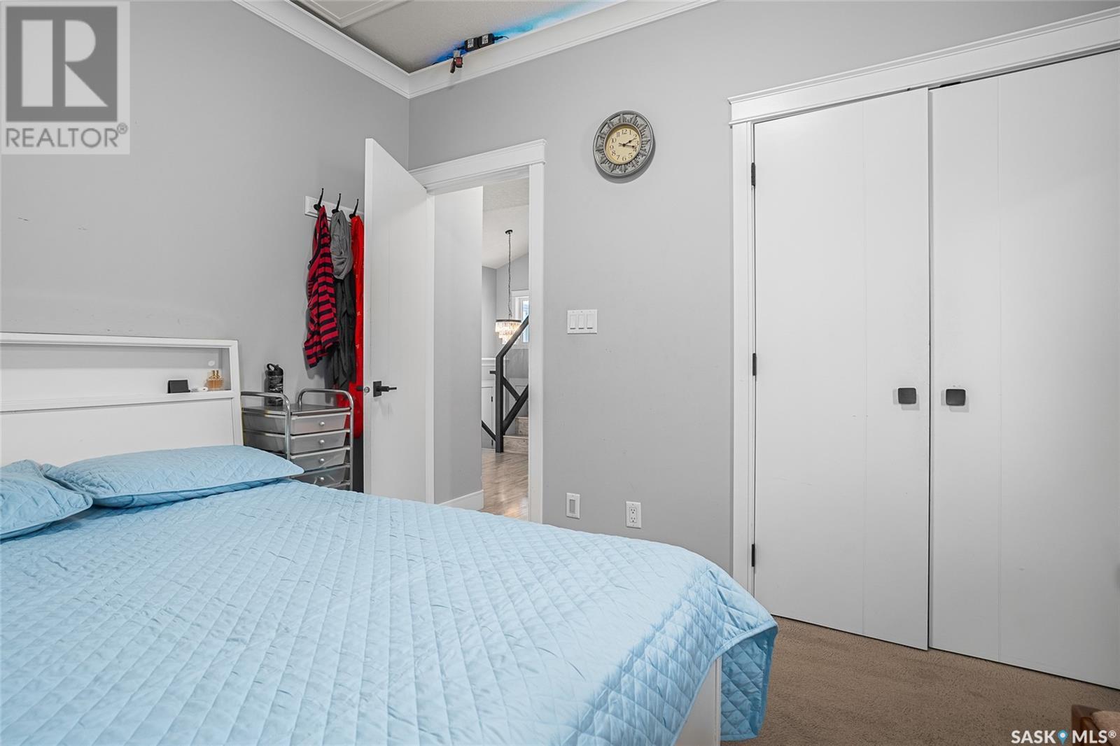 Photo 2 of 215 Ells Crescent, Saskatoon SK