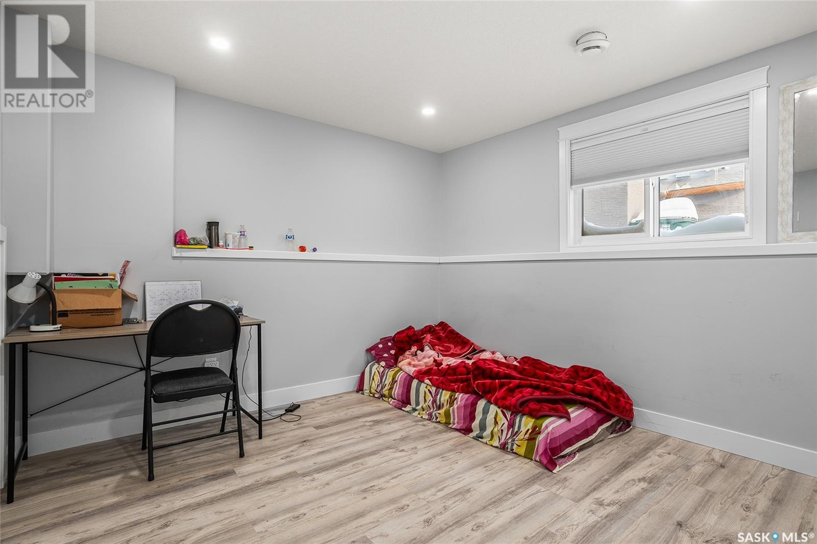 Photo 6 of 215 Ells Crescent, Saskatoon SK