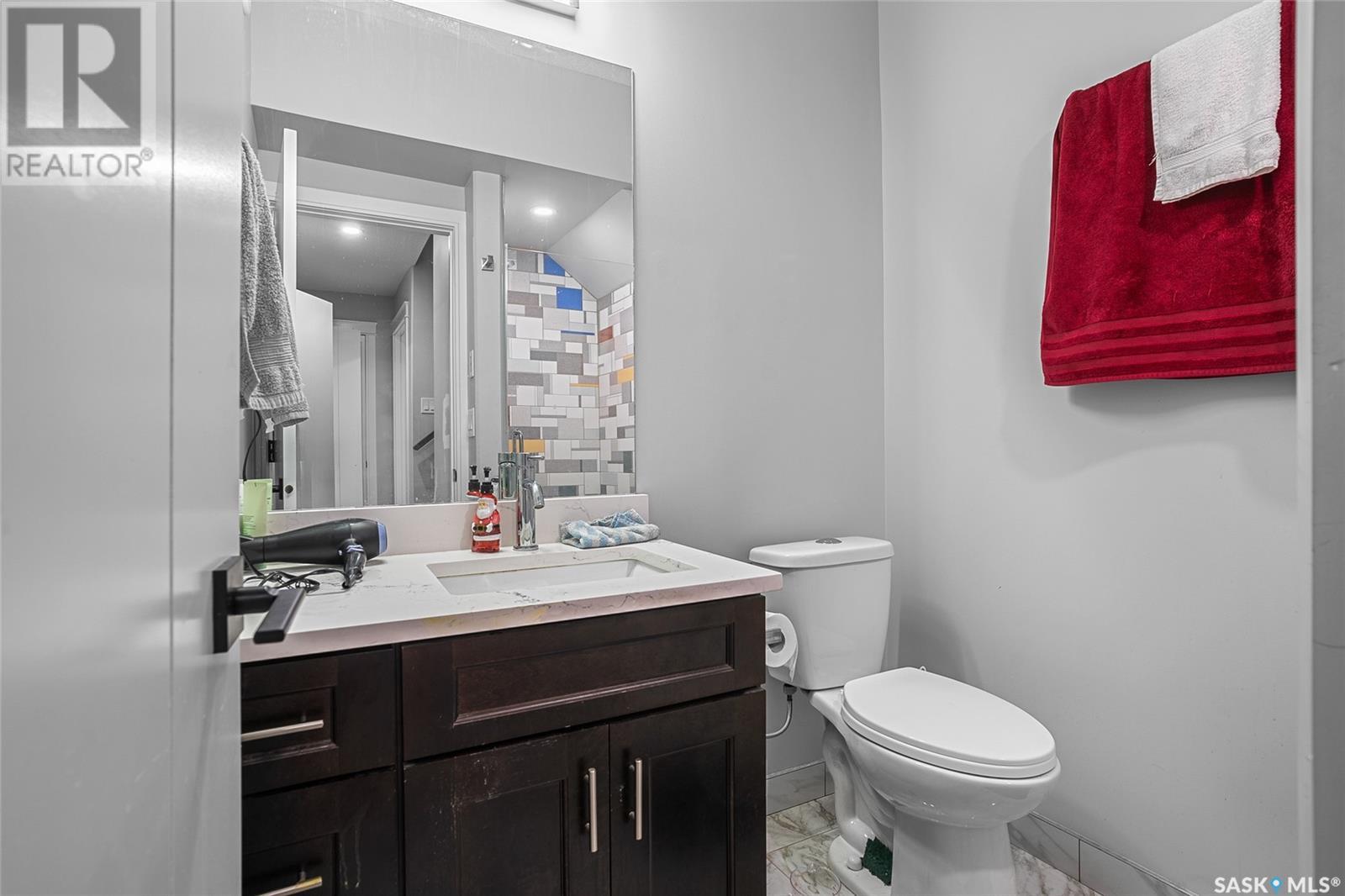 Photo 17 of 215 Ells Crescent, Saskatoon SK