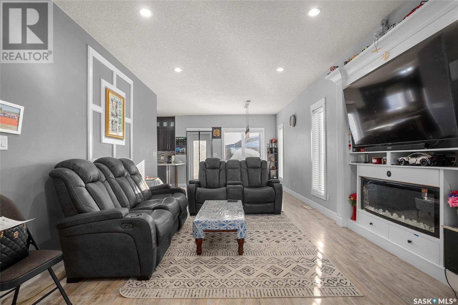 Photo 10 of 215 Ells Crescent, Saskatoon SK