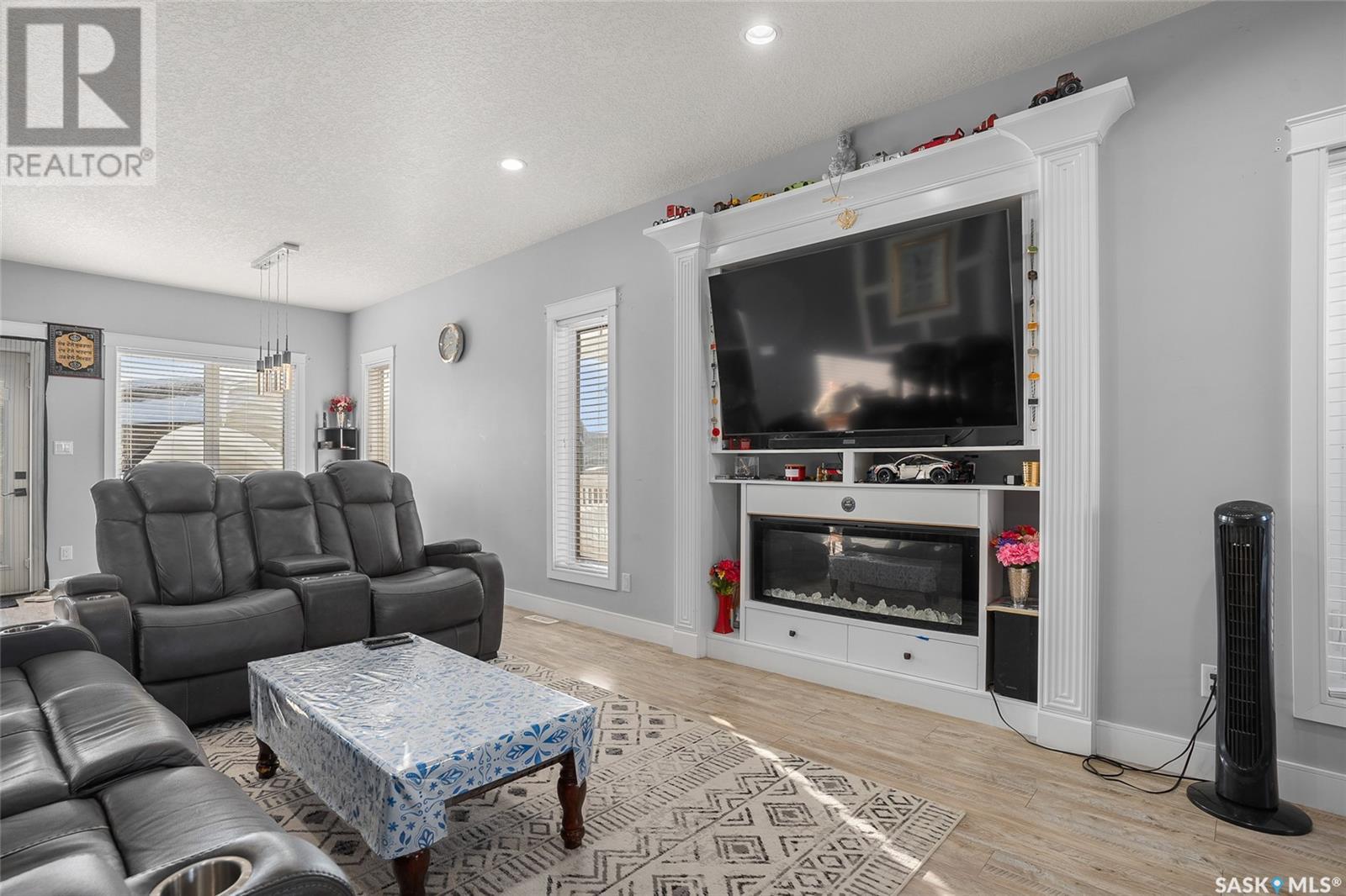 Photo 27 of 215 Ells Crescent, Saskatoon SK