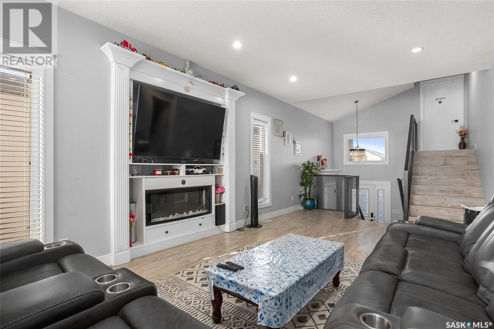 Photo 32 of 215 Ells Crescent, Saskatoon SK