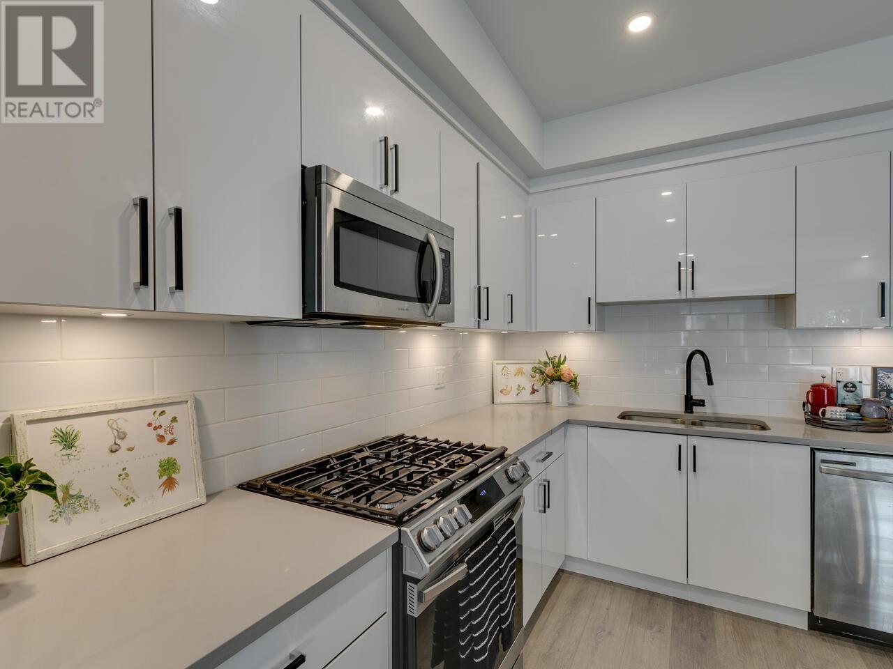 204 37842 THIRD AVENUE, Squamish real estate listing R2992171