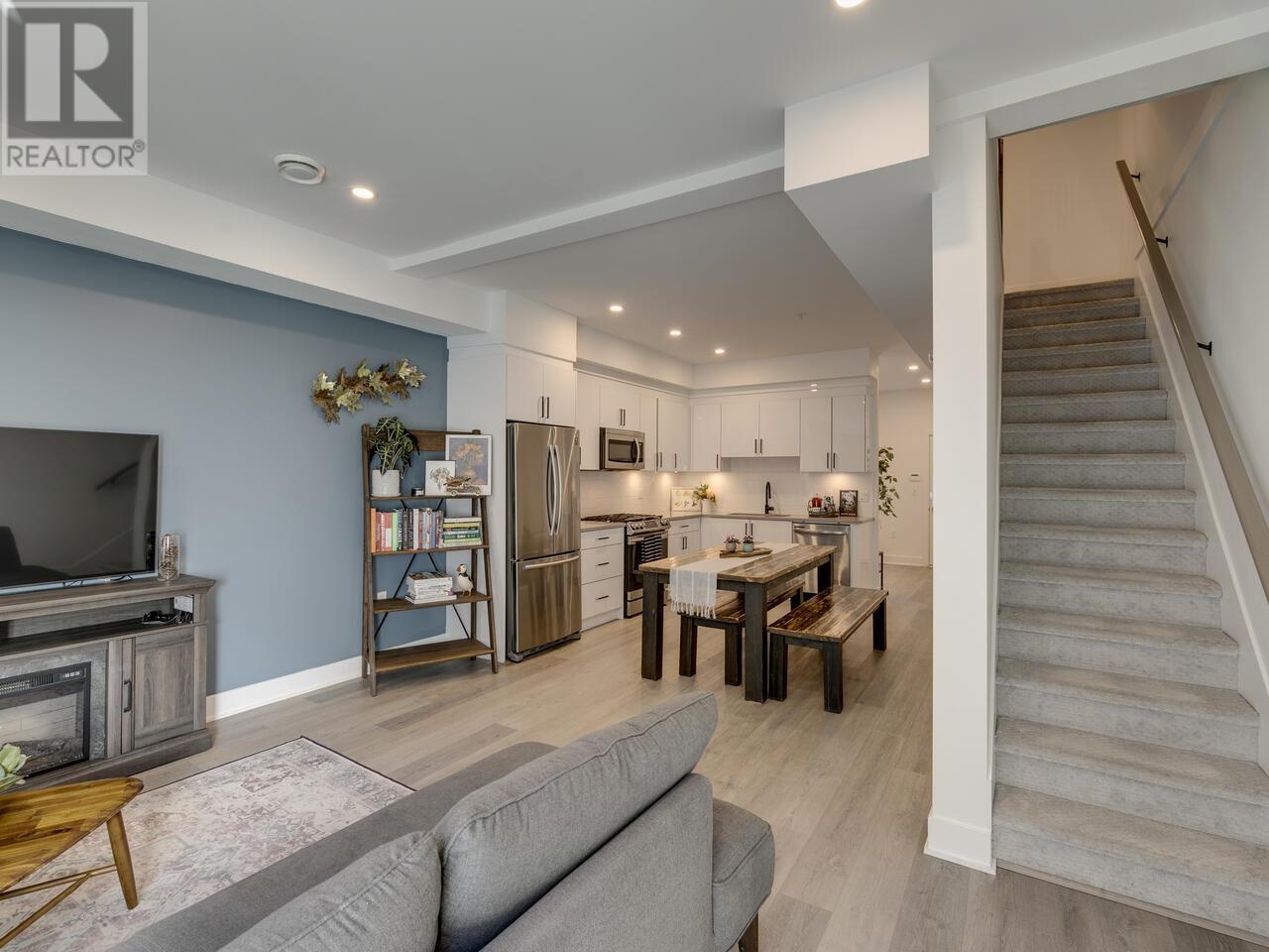 204 37842 THIRD AVENUE, Squamish real estate listing R2992171