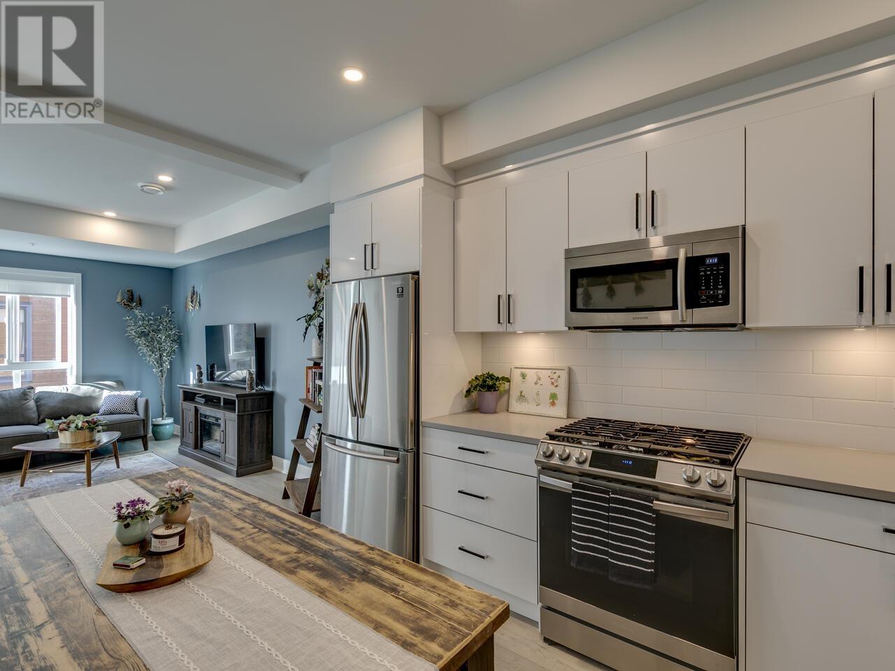 204 37842 THIRD AVENUE, Squamish real estate listing R2992171