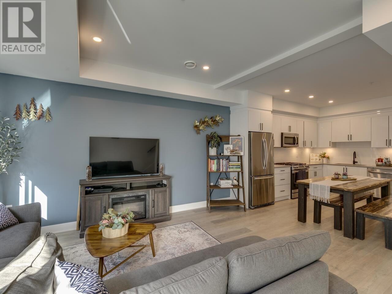 204 37842 THIRD AVENUE, Squamish real estate listing R2992171