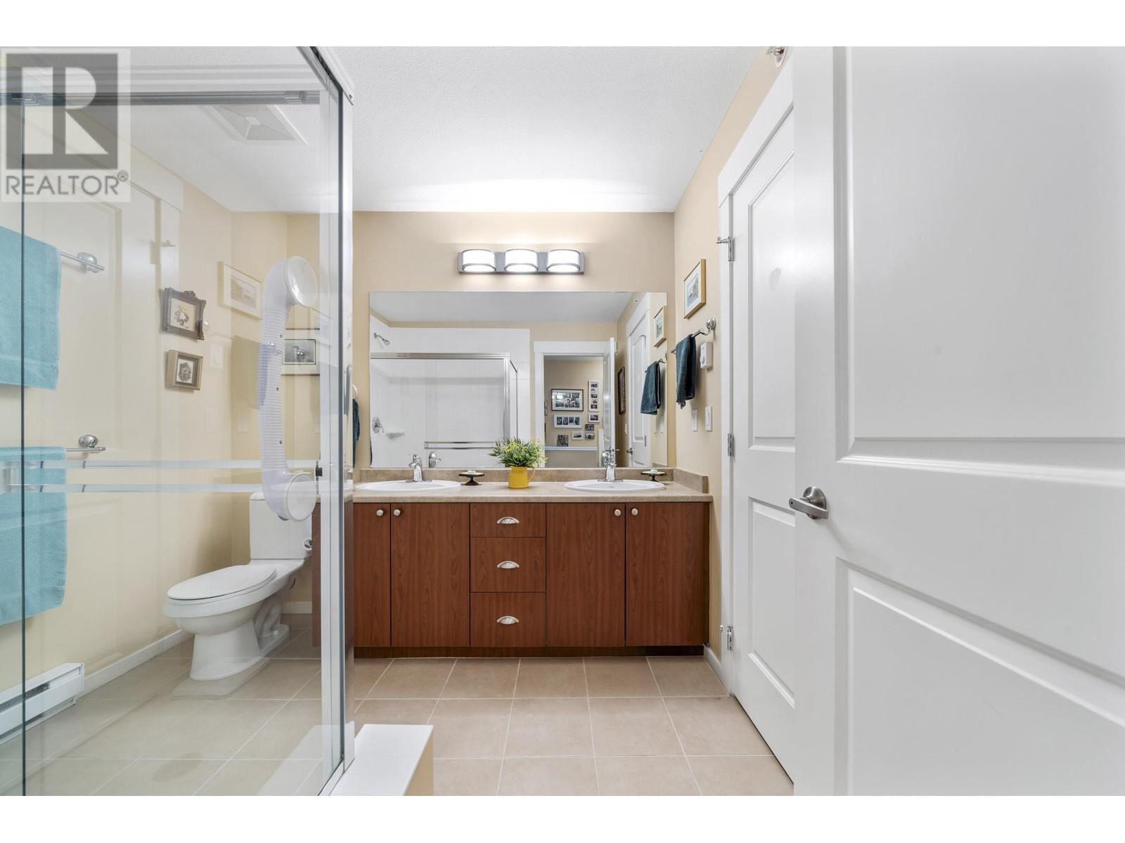 52 19452 FRASER WAY, Pitt Meadows