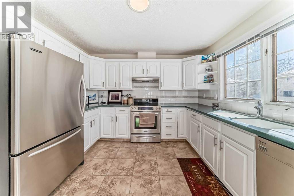 Single Family House 4 Level for Sale in  Point Mckay Gardens NW Point McKay Calgary 