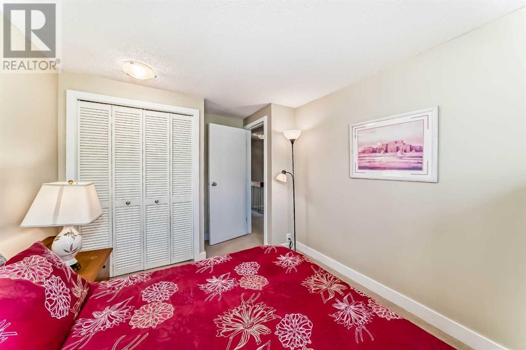Single Family House 4 Level for Sale in  Point Mckay Gardens NW Point McKay Calgary 