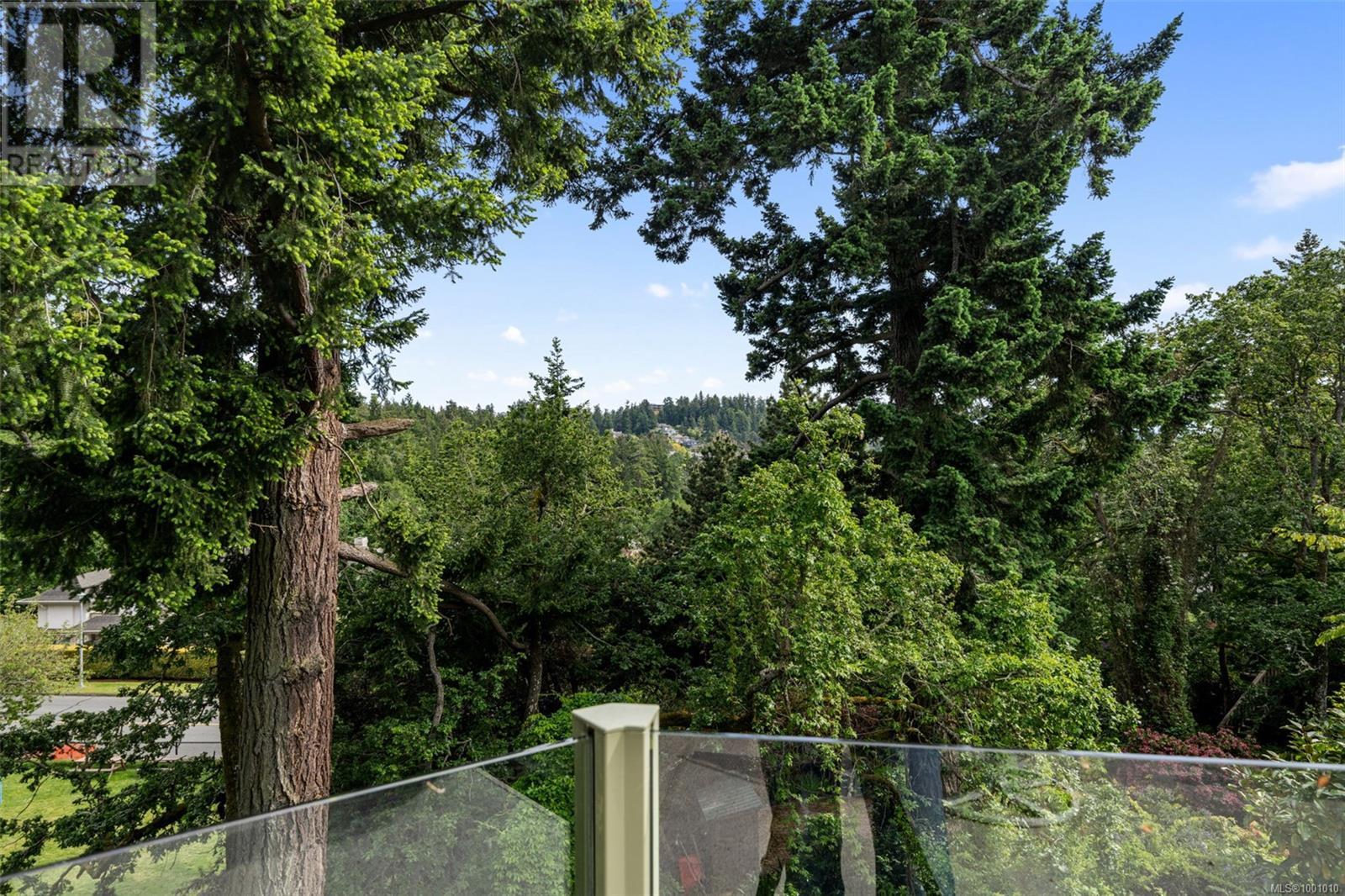 891 Royal Oak Dr, Saanich