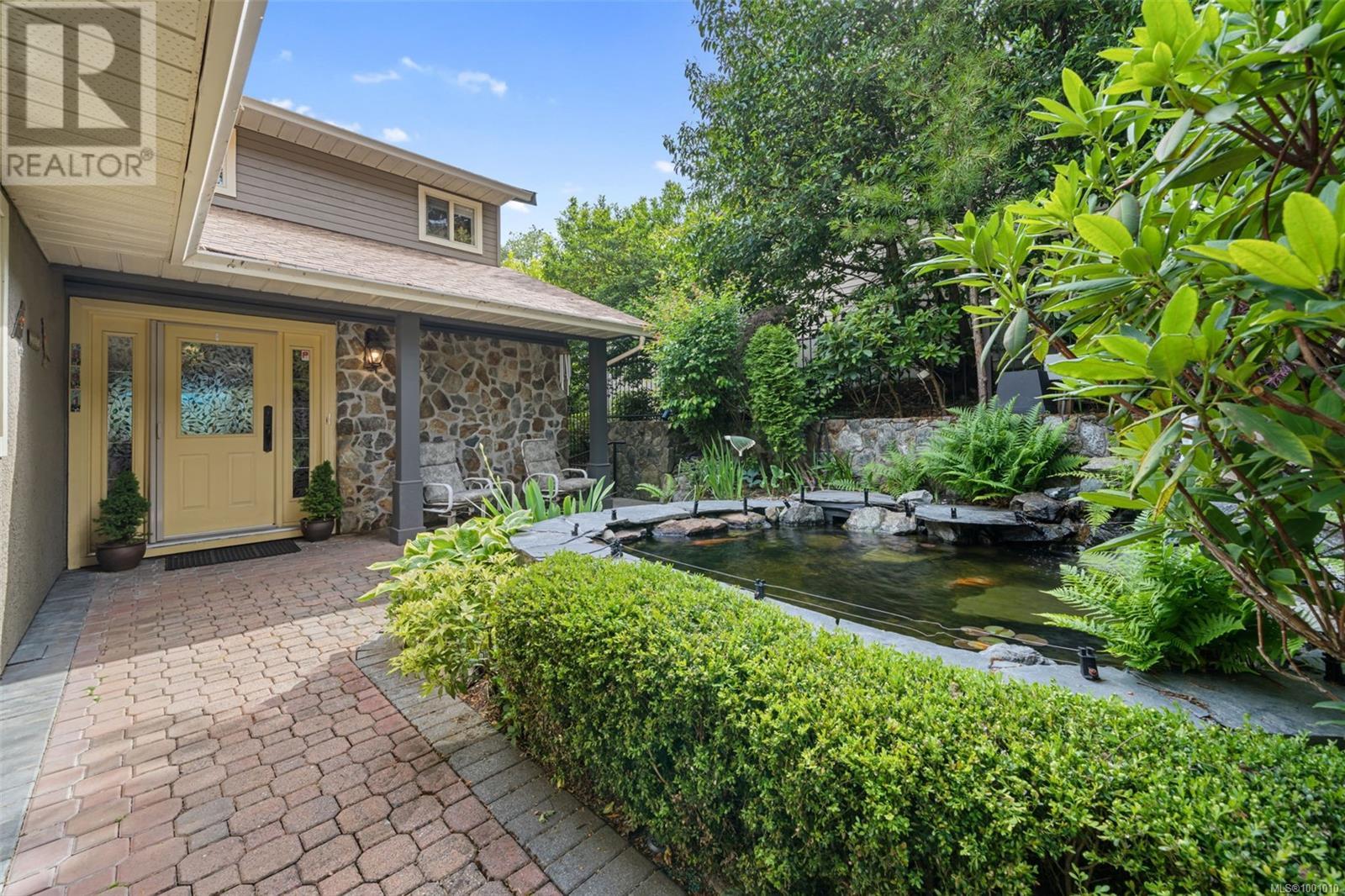 891 Royal Oak Dr, Saanich