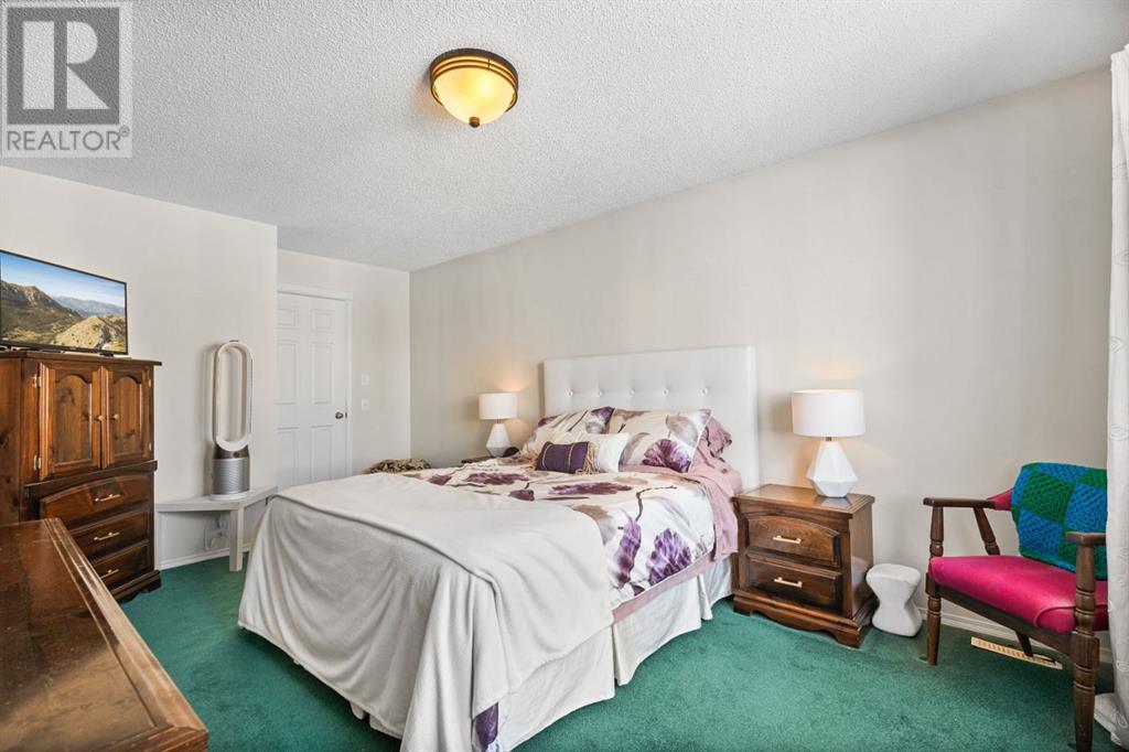 Single Family House for Sale in  Tuscany Valley Way NW Tuscany Calgary 