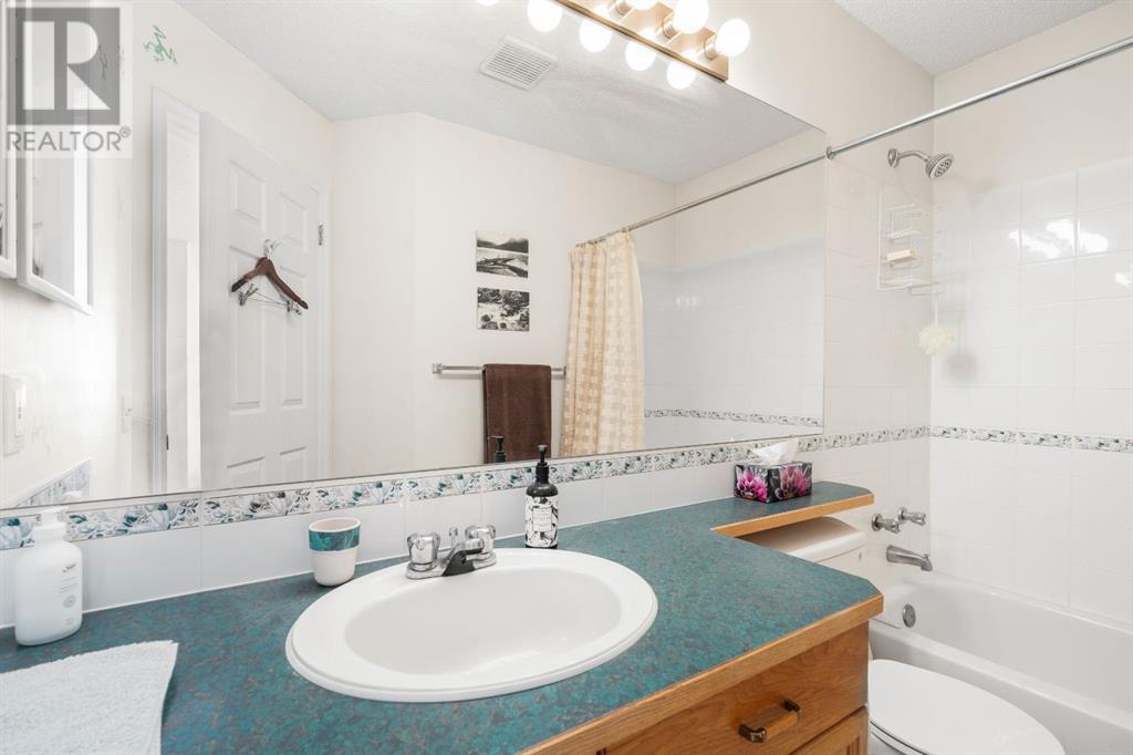 Single Family House for Sale in  Tuscany Valley Way NW Tuscany Calgary 