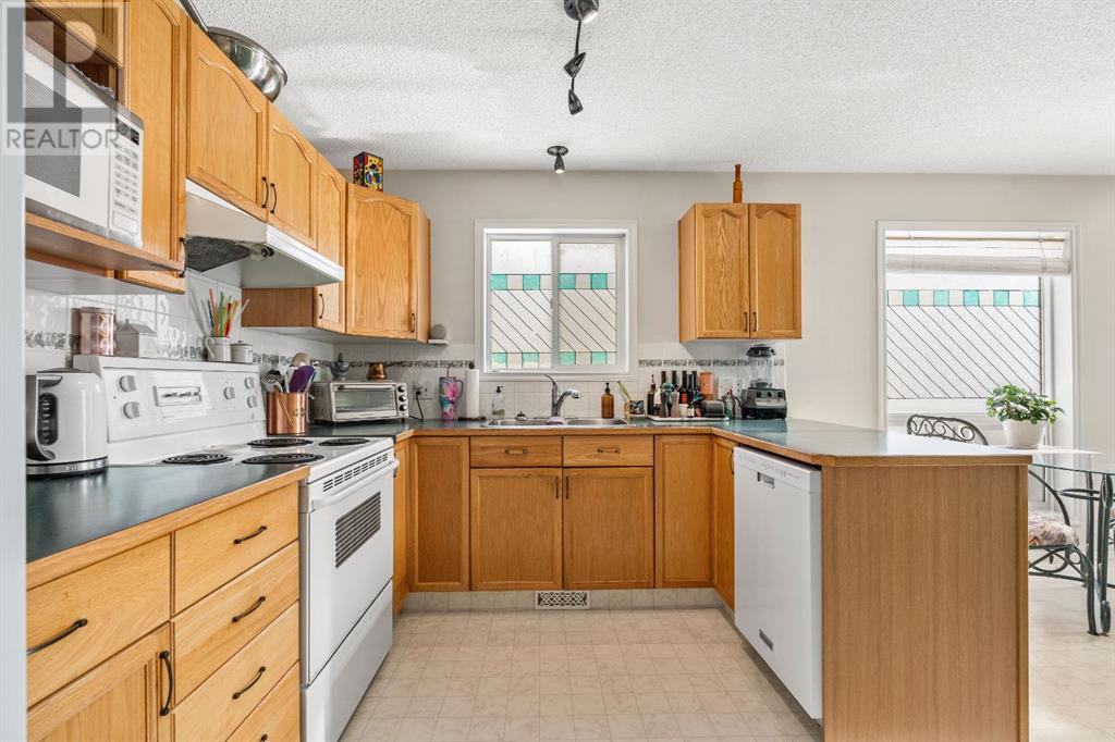 Single Family House for Sale in  Tuscany Valley Way NW Tuscany Calgary 
