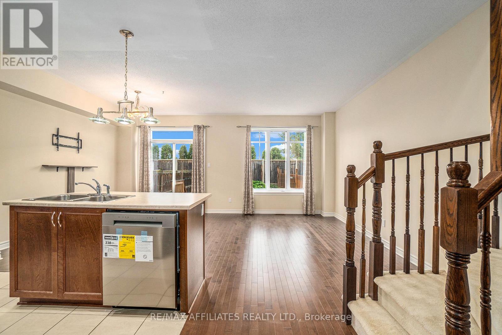 Photo 19 of 2008 Pennyroyal Crescent, Ottawa ON