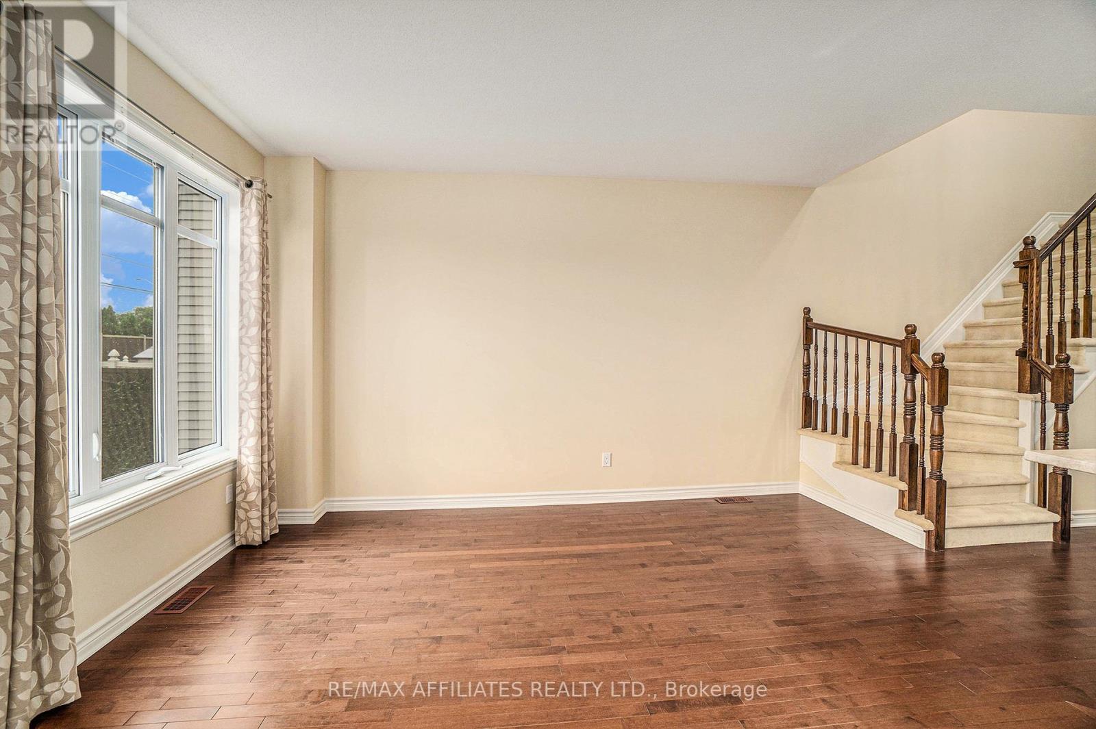 Photo 14 of 2008 Pennyroyal Crescent, Ottawa ON