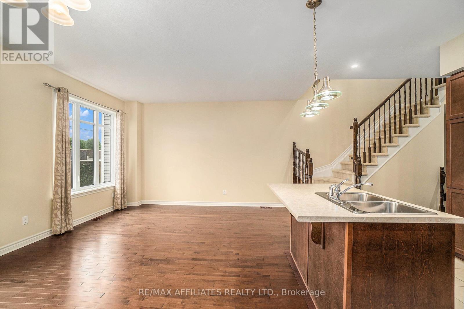 Photo 21 of 2008 Pennyroyal Crescent, Ottawa ON