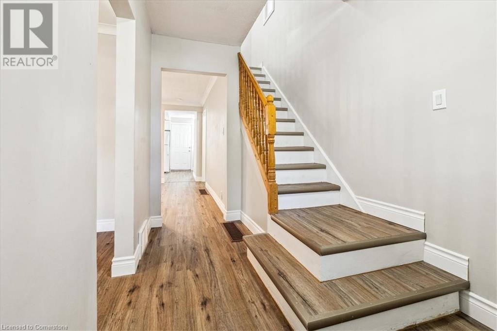 Photo 7 of 223 Weir Street N, Hamilton ON