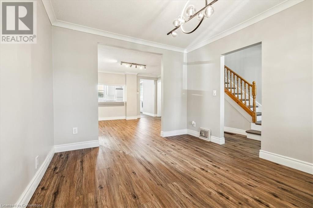 Photo 12 of 223 Weir Street N, Hamilton ON