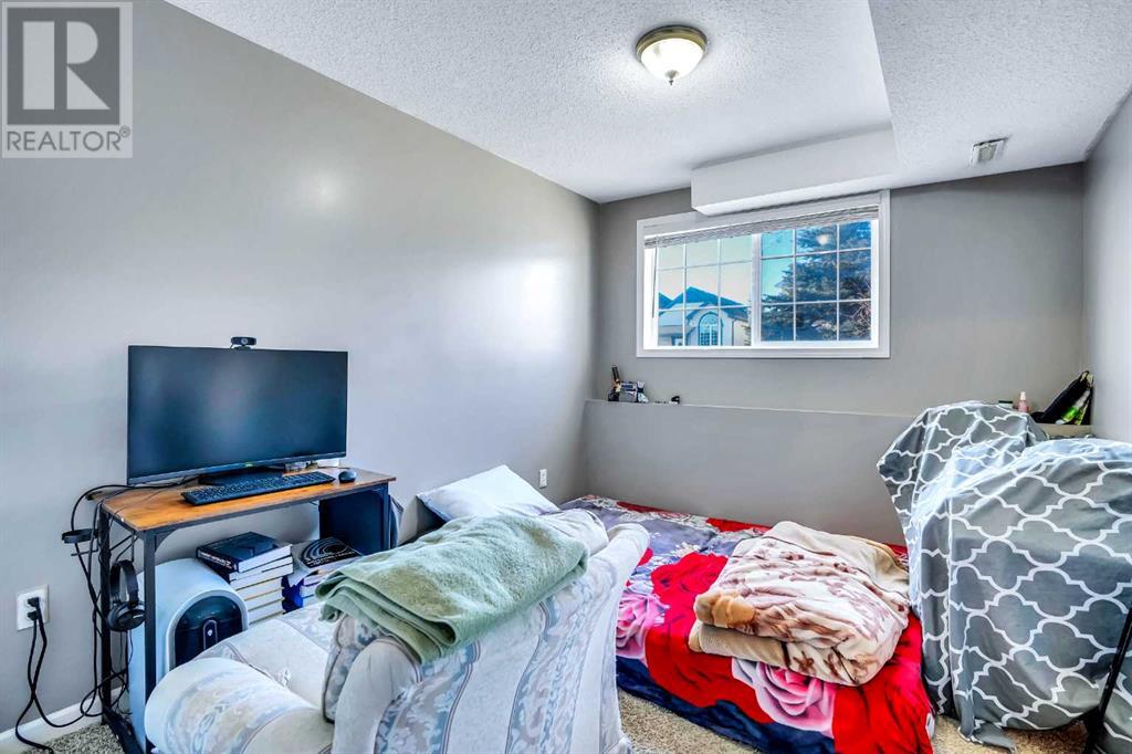 Single Family House Bi-level for Sale in  Taracove Road NE Taradale Calgary 