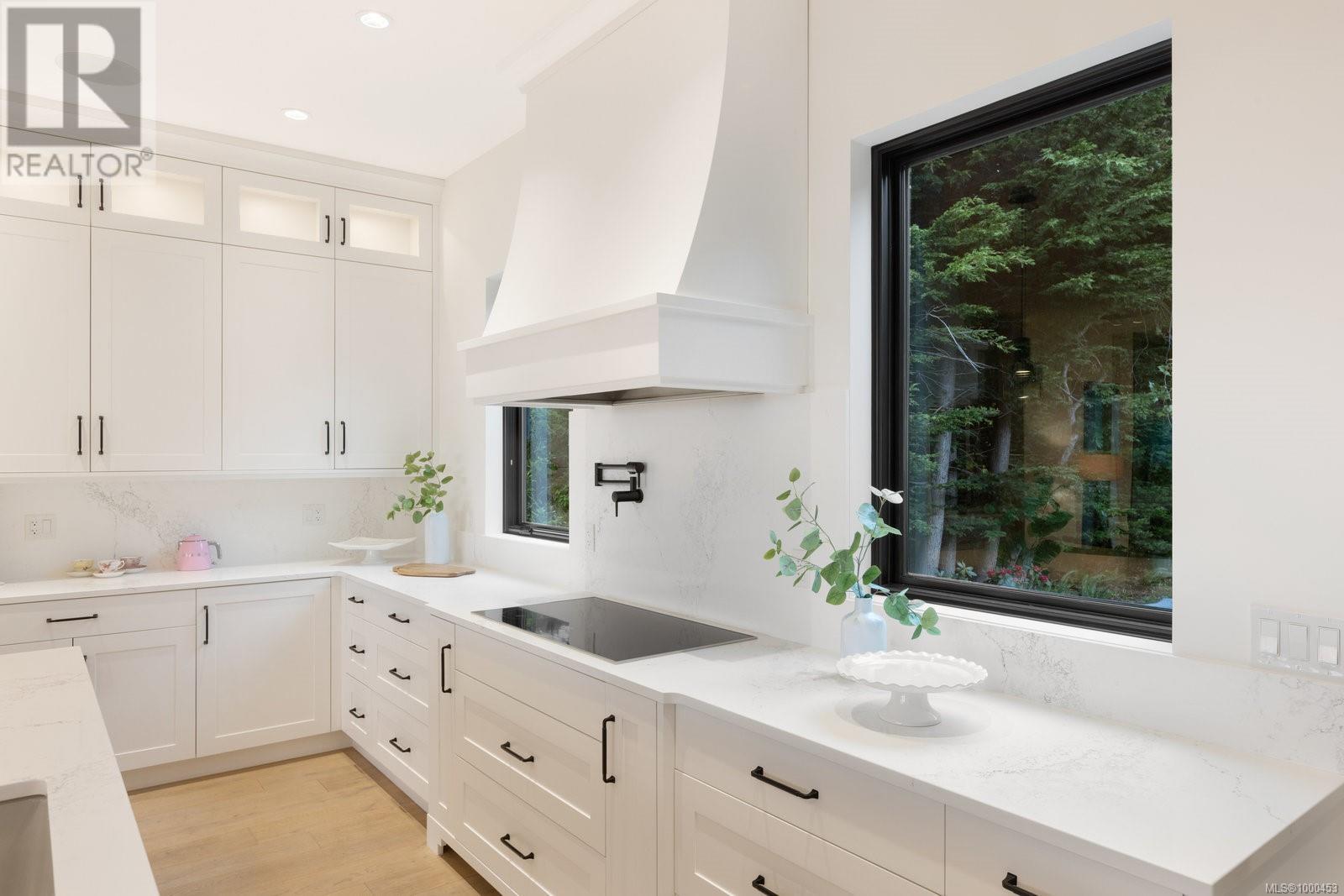 Photo 11 of 418 Beach Dr, Oak Bay BC