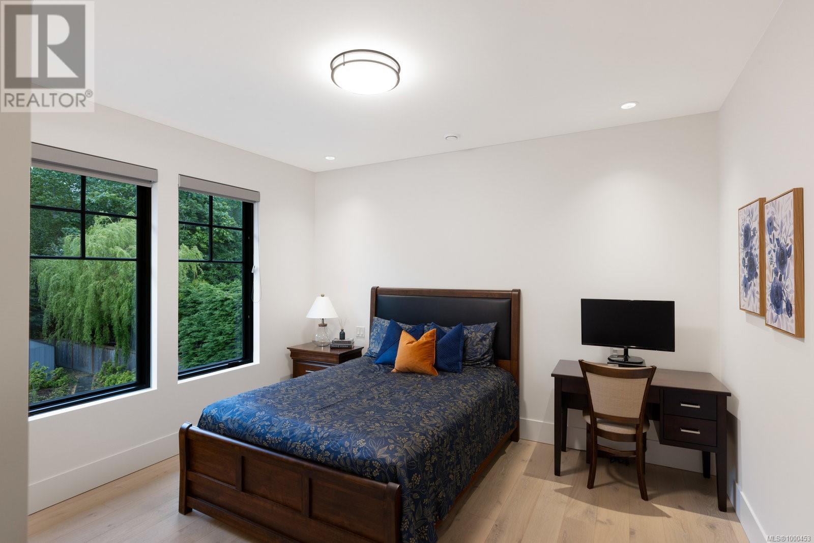 Photo 2 of 418 Beach Dr, Oak Bay BC