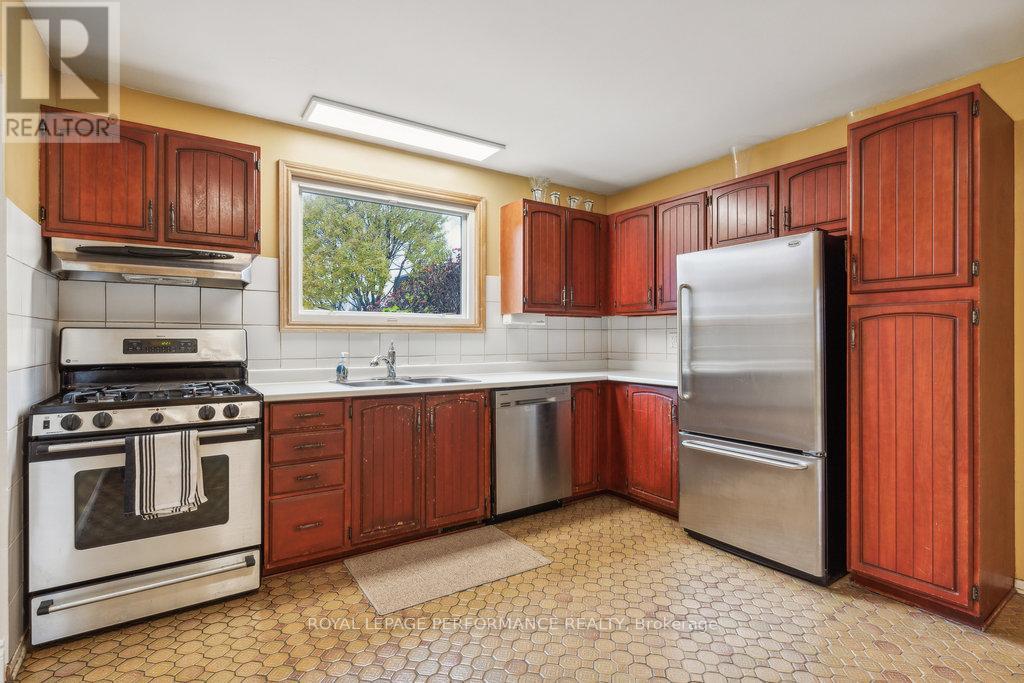 https://ddfcdn.realtor.ca/listing/TS638836799527200000/reb76/highres/6/x10929826_11.jpg