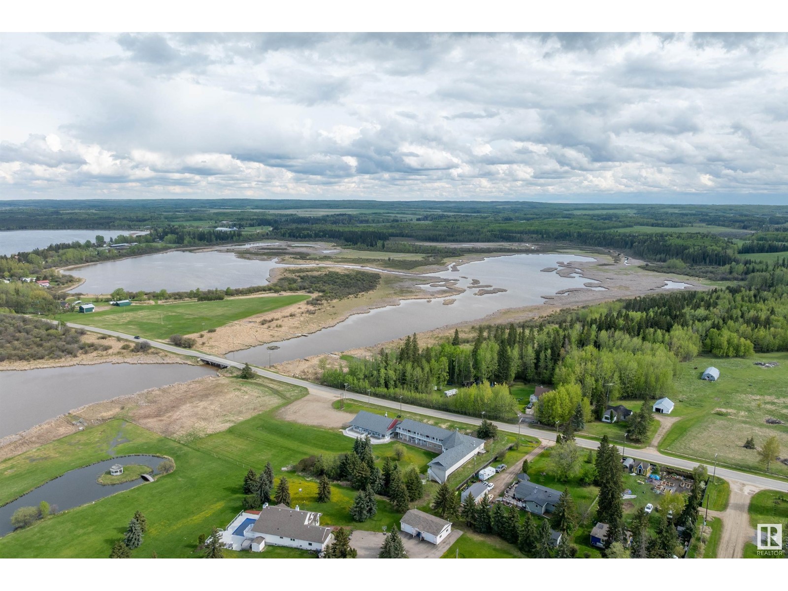 Photo 16 of 118 4 St W, Rural Wetaskiwin County AB