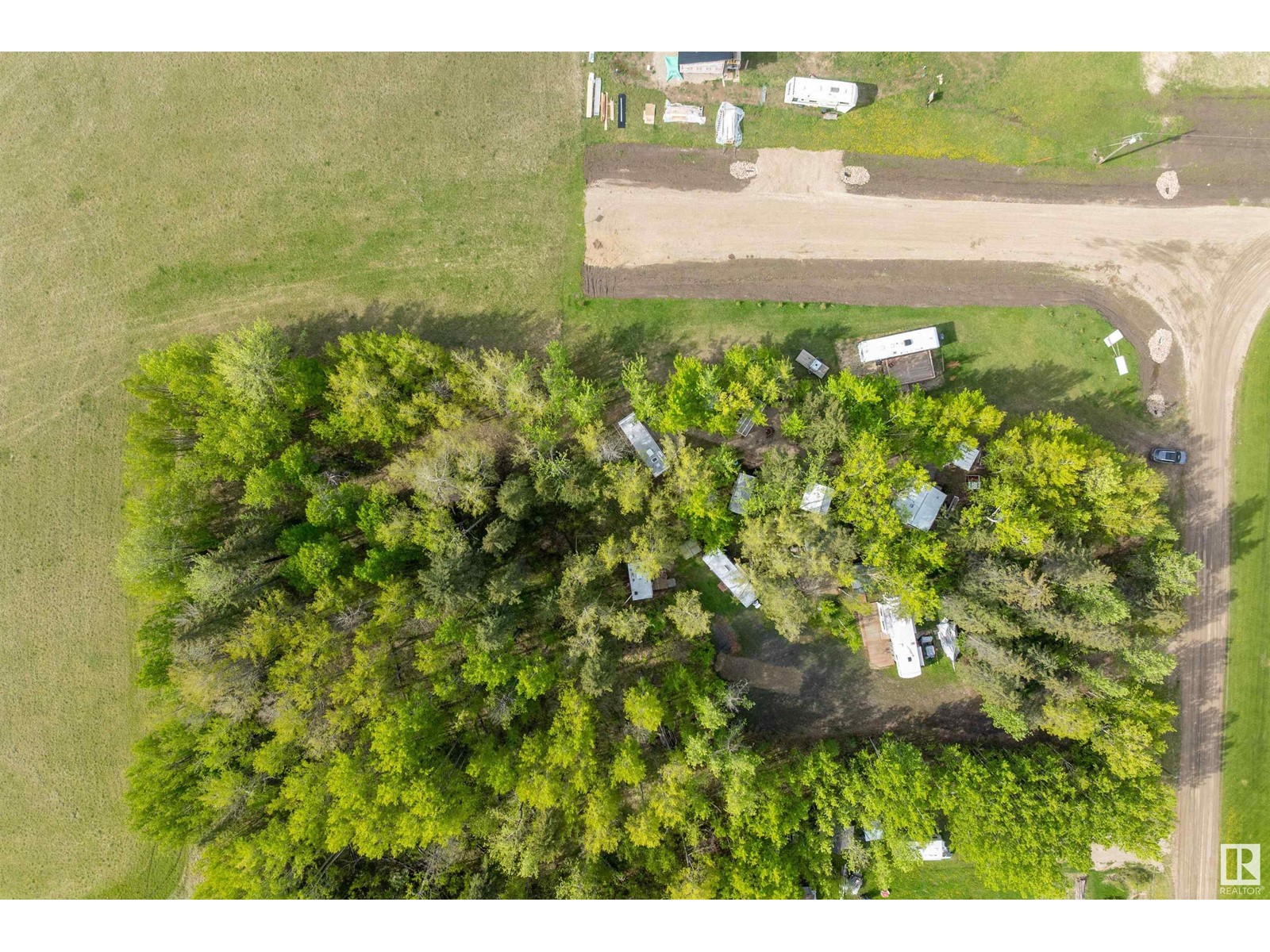 Photo 1 of 118 4 St W, Rural Wetaskiwin County AB