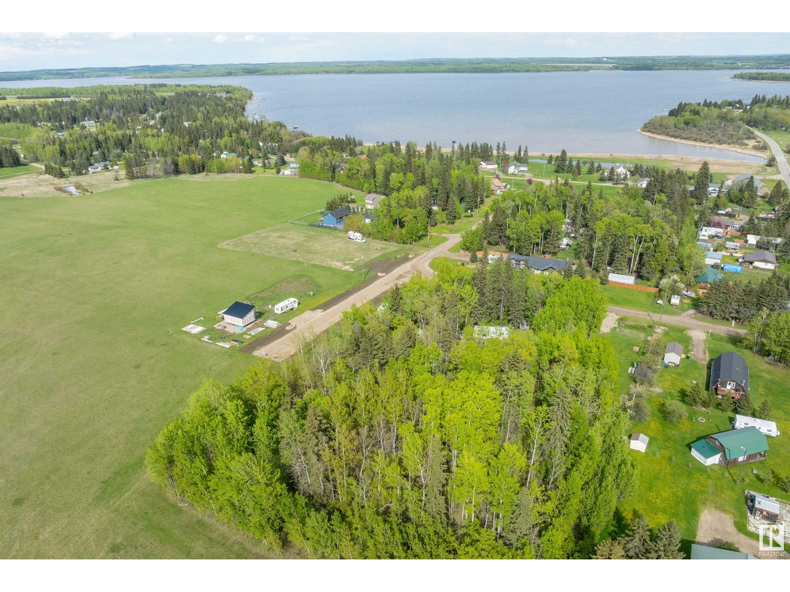 Photo 5 of 118 4 St W, Rural Wetaskiwin County AB