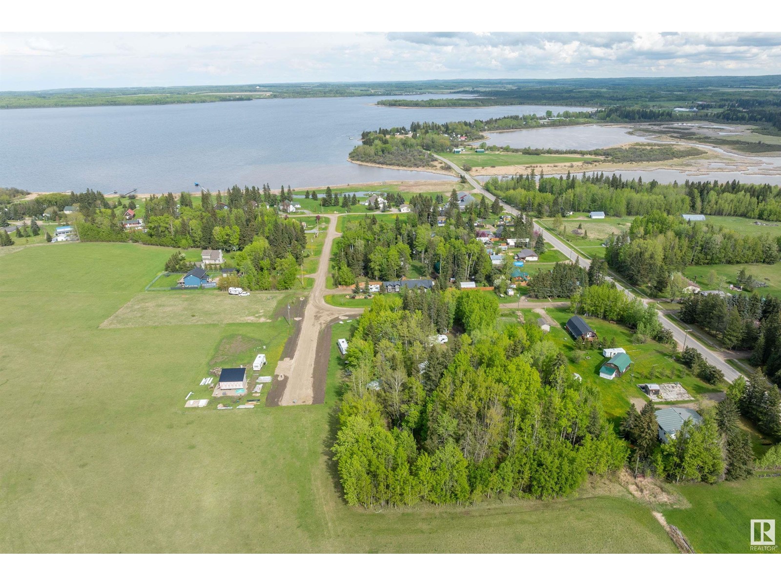 Photo 9 of 118 4 St W, Rural Wetaskiwin County AB