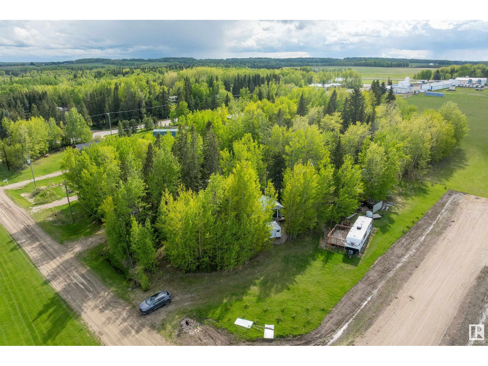 Photo 2 of 118 4 St W, Rural Wetaskiwin County AB