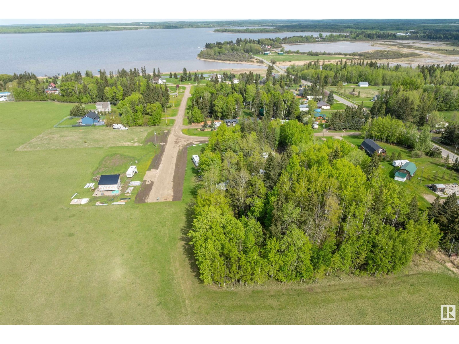 Photo 3 of 118 4 St W, Rural Wetaskiwin County AB