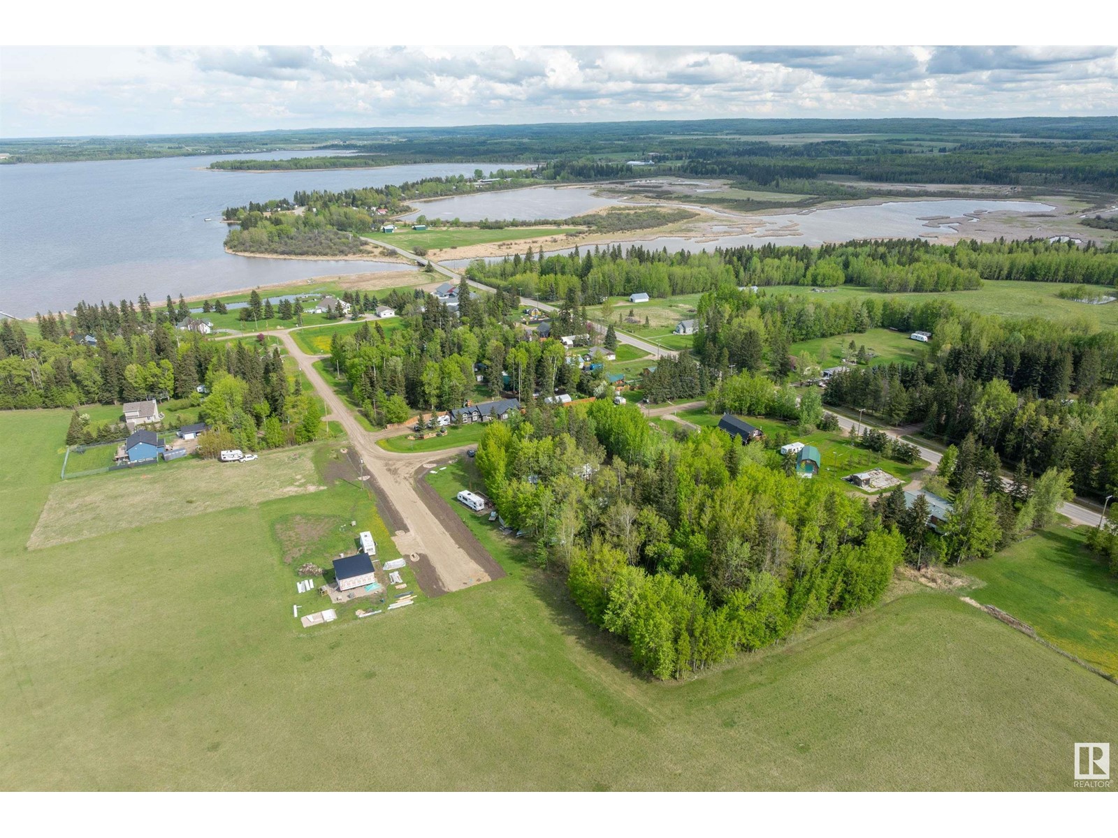 Photo 8 of 118 4 St W, Rural Wetaskiwin County AB
