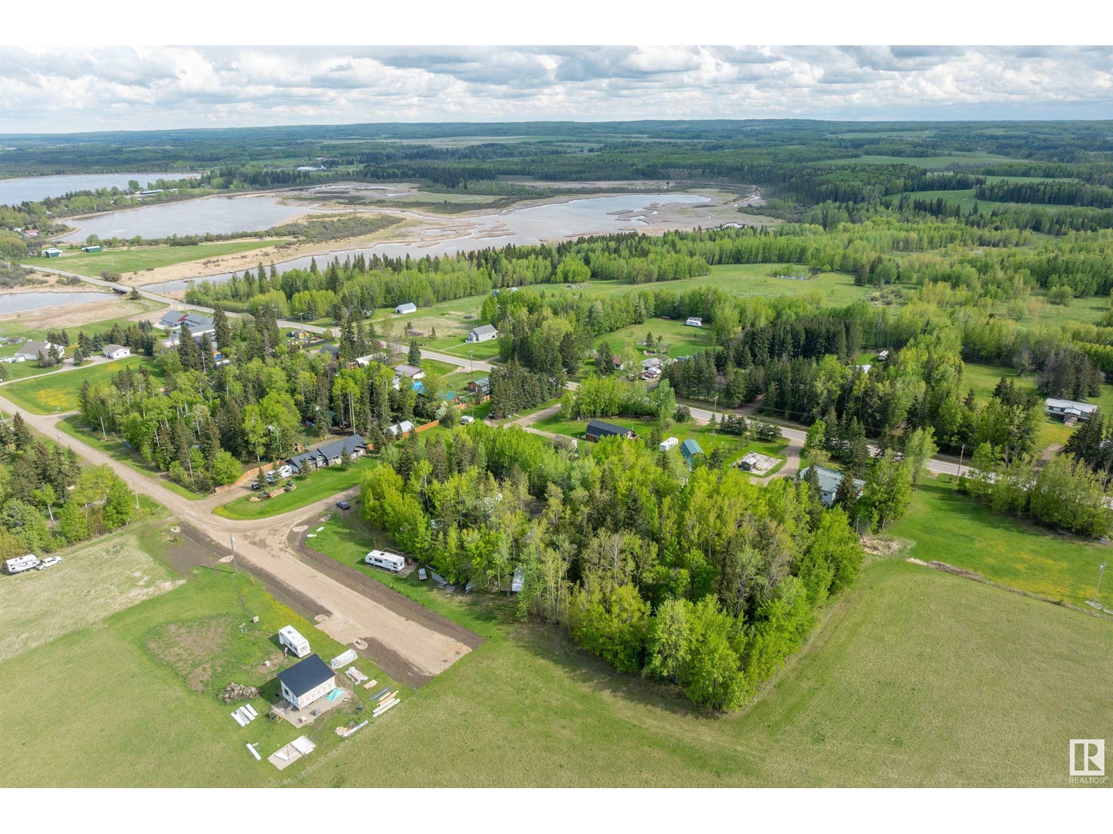 Photo 7 of 118 4 St W, Rural Wetaskiwin County AB