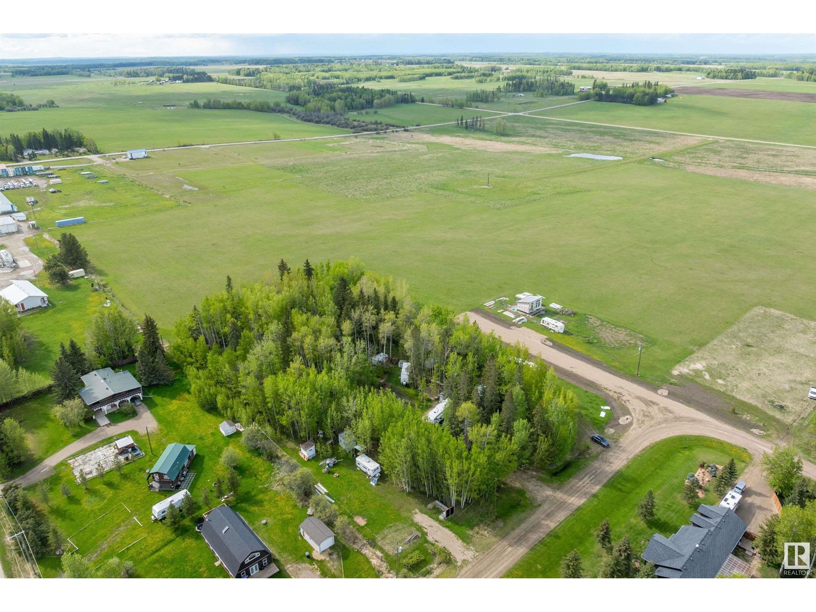 Photo 10 of 118 4 St W, Rural Wetaskiwin County AB