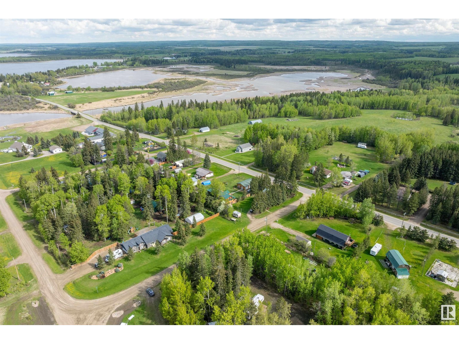 Photo 6 of 118 4 St W, Rural Wetaskiwin County AB