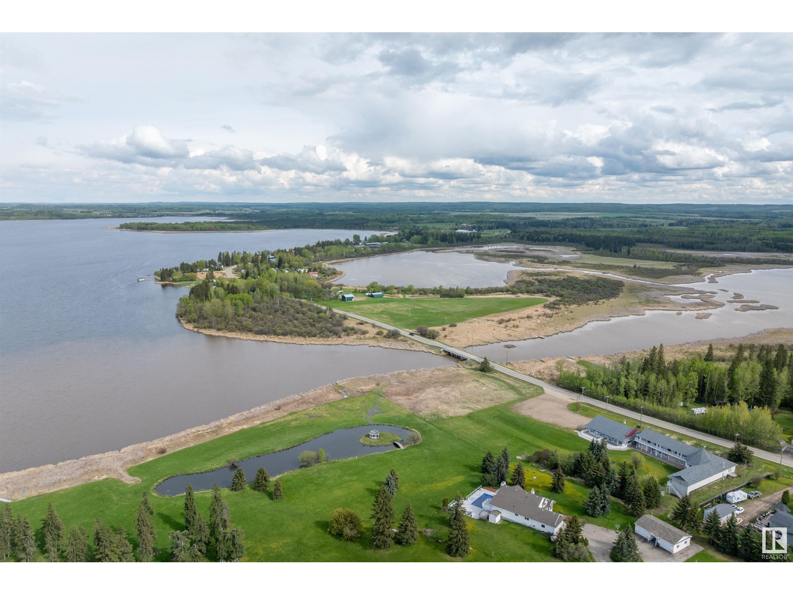 Photo 15 of 118 4 St W, Rural Wetaskiwin County AB