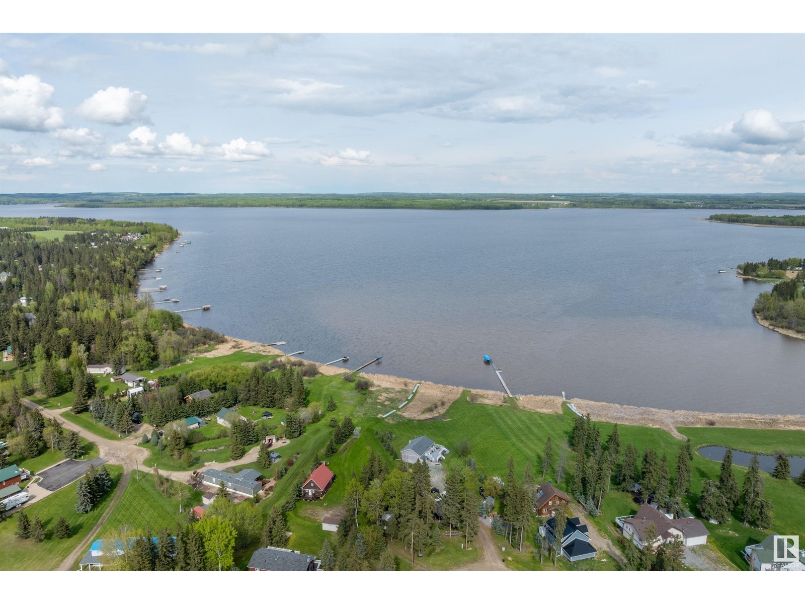 Photo 14 of 118 4 St W, Rural Wetaskiwin County AB