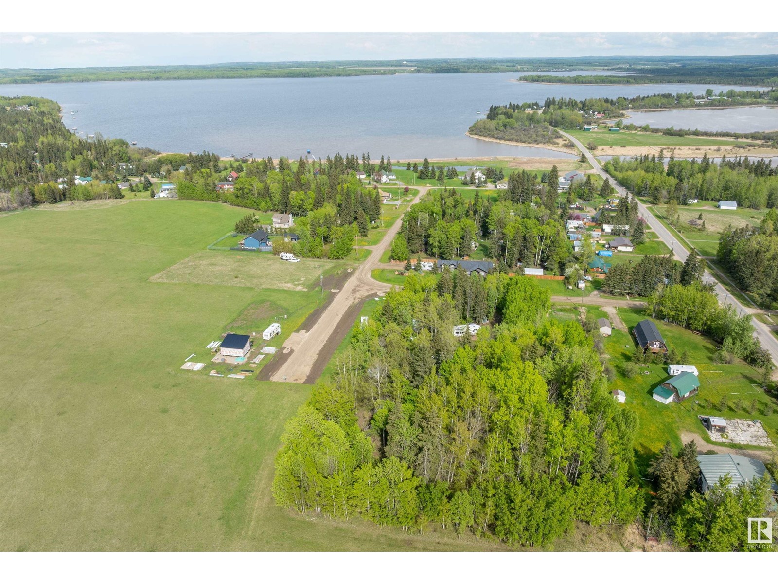 Photo 4 of 118 4 St W, Rural Wetaskiwin County AB
