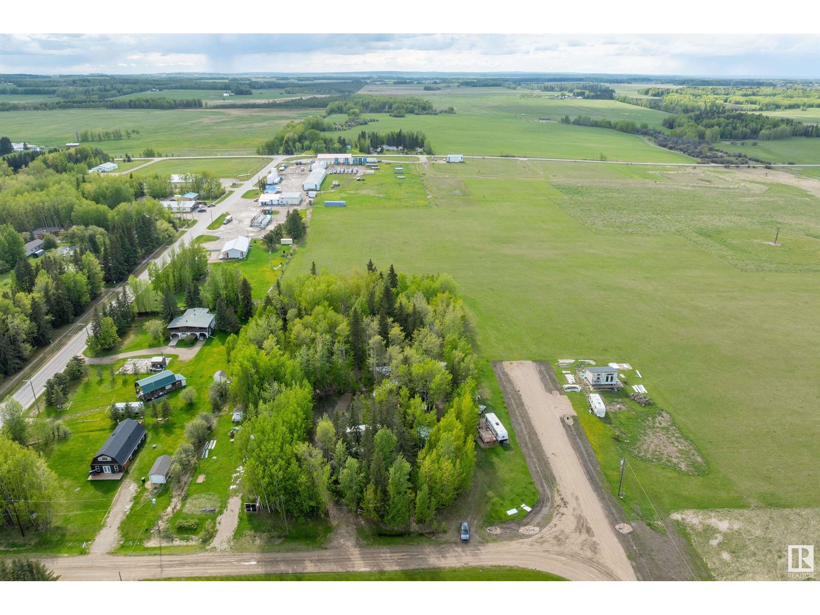 Photo 12 of 118 4 St W, Rural Wetaskiwin County AB